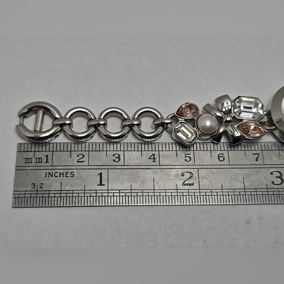 Womens Guess Pink Marquise Crystal Pearls Bows Silver Bracelet Watch New Battery - Picture 8 of 10